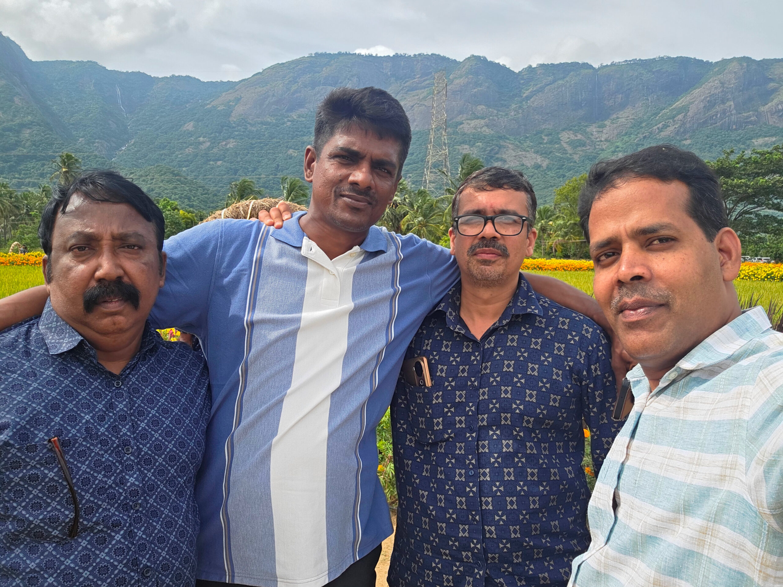 Group selfie at Kollengode entrance
